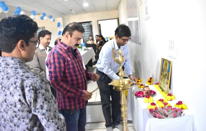 रतलाम: सफलता का मूल मंत्र है निरंतर प्रयास- नीरज त्रिवेदी,आयुष ग्राम कॉलेज ऑफ फार्मेसी में नव प्रवेशित डी.फार्मा एवं बी.फार्मा प्रथम वर्ष विद्यार्थियों के लिए इंडक्शन प्रोग्राम का आयोजन हुआ रतलाम: सफलता का मूल मंत्र है निरंतर प्रयास- नीरज त्रिवेदी,आयुष ग्राम कॉलेज ऑफ फार्मेसी में नव प्रवेशित डी.फार्मा एवं बी.फार्मा प्रथम वर्ष विद्यार्थियों के लिए इंडक्शन प्रोग्राम का आयोजन हुआ