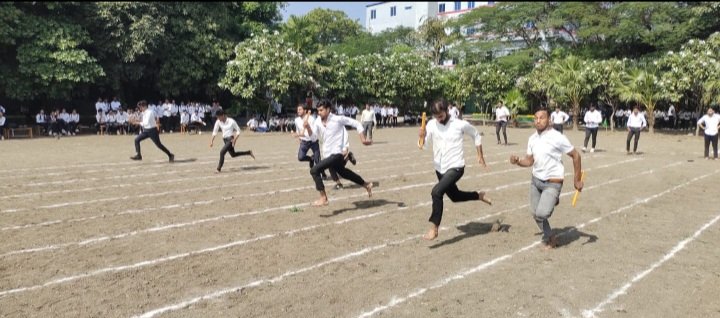 रतलाम: राॅयल काॅलेज खेल महोत्सव में छात्रों के लिये एथलेटिक्स खेलों का आयोजन,750 से अधिक विद्यार्थियों ने लिया भाग रतलाम: राॅयल काॅलेज खेल महोत्सव में छात्रों के लिये एथलेटिक्स खेलों का आयोजन,750 से अधिक विद्यार्थियों ने लिया भाग