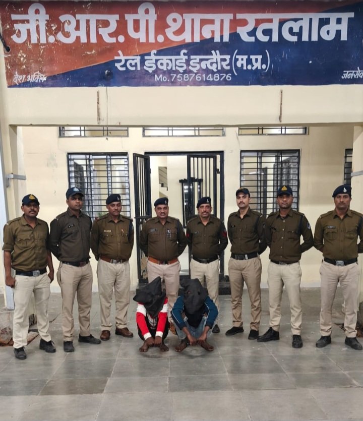 रतलाम: युवतियों पर हमला कर मोबाइल लूटने वाले आरोपी गिरफ्तार, 1500 रुपए में नाबालिग को बेच दिया था मोबाइल… शौक-मौज पूरा करने के लिए दिया वारदात को अंजाम रतलाम: युवतियों पर हमला कर मोबाइल लूटने वाले आरोपी गिरफ्तार, 1500 रुपए में नाबालिग को बेच दिया था मोबाइल… शौक-मौज पूरा करने के लिए दिया वारदात को अंजाम