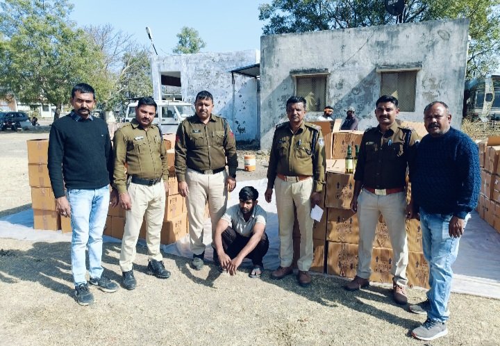 रतलाम: एसपी अमित कुमार को मिल रही थी सूचनाएं-बिलपांक क्षेत्र से हो रही है लगातार अवैध शराब की तस्करी… टीम को किया एक्टिव,510 पेटी अवैध शराब और कंटेनर सहित करीब 01 करोड़ 22 लाख का माल जब्त रतलाम: एसपी अमित कुमार को मिल रही थी सूचनाएं-बिलपांक क्षेत्र से हो रही है लगातार अवैध शराब की तस्करी… टीम को किया एक्टिव,510 पेटी अवैध शराब और कंटेनर सहित करीब 01 करोड़ 22 लाख का माल जब्त