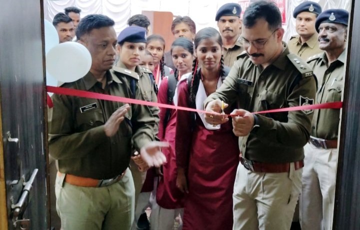 रतलाम एसपी अमित कुमार की नई पहल- कोचिंग का किया शुभारंभ, पुलिस द्वारा निःशुल्क करवाई जाएगी प्रतियोगिता परीक्षाओं की तैयारी रतलाम एसपी अमित कुमार की नई पहल- कोचिंग का किया शुभारंभ, पुलिस द्वारा निःशुल्क करवाई जाएगी प्रतियोगिता परीक्षाओं की तैयारी