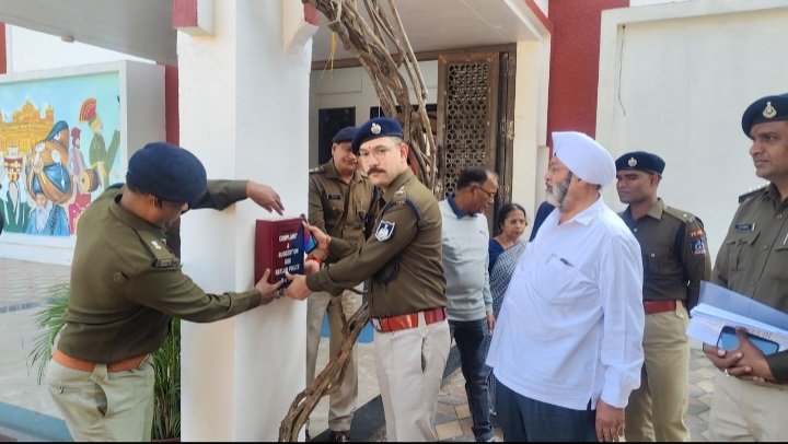 रतलाम: एसपी अमित कुमार ने स्कूल में जाकर लगाई शिकायत पेटी-बेटियां कर सकेंगी शिकायत.. गुरु तेग बहादुर एकेडमी, नाहर ग्लोबल स्कूल, जैन स्कूल एवं महारानी लक्ष्मीबाई शा. स्कूल में किया गया सेमिनार का आयोजन रतलाम: एसपी अमित कुमार ने स्कूल में जाकर लगाई शिकायत पेटी-बेटियां कर सकेंगी शिकायत.. गुरु तेग बहादुर एकेडमी, नाहर ग्लोबल स्कूल, जैन स्कूल एवं महारानी लक्ष्मीबाई शा. स्कूल में किया गया सेमिनार का आयोजन