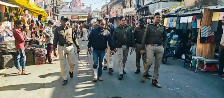 रतलाम: एसपी अमित कुमार के निर्देश पर आपराधिक तत्वों के खिलाफ सख्त कार्रवाई…. माणकचौक क्षेत्र में आतंक फैलाने वाले बदमाश के खिलाफ रासुका लगाई , निकाला जुलूस रतलाम: एसपी अमित कुमार के निर्देश पर आपराधिक तत्वों के खिलाफ सख्त कार्रवाई…. माणकचौक क्षेत्र में आतंक फैलाने वाले बदमाश के खिलाफ रासुका लगाई , निकाला जुलूस