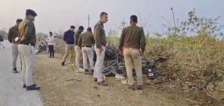 रतलाम: सड़क दुर्घटना में दो युवकों की मौत का मामला- बाजना में ग्रामीणों द्वारा प्रदर्शन के दौरान रात में पुलिस पर पथराव, पुलिस अधिकारी और कर्मचारी घायल, हंगामे के विरोध में व्यापारियों ने बंद रखे प्रतिष्ठान…. एसपी अमित कुमार पहुंचे घटना स्थल, उज्जैन रेंज एडीजीपी उमेश जोगा ने रतलाम आकर ली मामले की जानकारी रतलाम: सड़क दुर्घटना में दो युवकों की मौत का मामला- बाजना में ग्रामीणों द्वारा प्रदर्शन के दौरान रात में पुलिस पर पथराव, पुलिस अधिकारी और कर्मचारी घायल, हंगामे के विरोध में व्यापारियों ने बंद रखे प्रतिष्ठान…. एसपी अमित कुमार पहुंचे घटना स्थल, उज्जैन रेंज एडीजीपी उमेश जोगा ने रतलाम आकर ली मामले की जानकारी