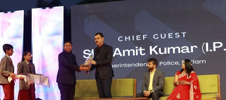 रतलाम: नाहर ग्लोबल स्कूल के वार्षिकोत्सव ‘मल्हार 2024’ में छात्रों की शानदार प्रस्तुतियों ने मोहा मन… मुख्य अतिथि एसपी अमित कुमार ने कहा -स्कूल शिक्षा के साथ व्यक्तित्व विकास का मंच भी रतलाम: नाहर ग्लोबल स्कूल के वार्षिकोत्सव ‘मल्हार 2024’ में छात्रों की शानदार प्रस्तुतियों ने मोहा मन… मुख्य अतिथि एसपी अमित कुमार ने कहा -स्कूल शिक्षा के साथ व्यक्तित्व विकास का मंच भी