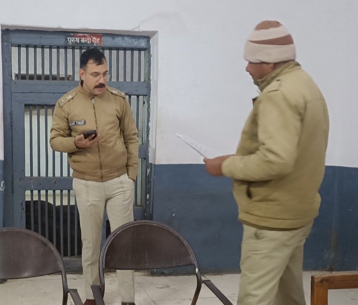 रतलाम : सुबह तक चली कांबिंग गश्त,लंबे समय से फरार 24 स्थाई वारंट और 88 गिरफ्तारी वारंट कराए तामील…एसपी ने रात में माणकचौक थाने और कांबिंग गश्त का किया निरीक्षण रतलाम : सुबह तक चली कांबिंग गश्त,लंबे समय से फरार 24 स्थाई वारंट और 88 गिरफ्तारी वारंट कराए तामील…एसपी ने रात में माणकचौक थाने और कांबिंग गश्त का किया निरीक्षण