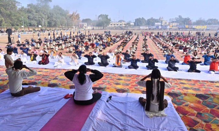 रतलाम: युवा दिवस पर सूर्य नमस्कार तथा प्राणायाम का सामूहिक आयोजन हुआ,जिला स्तरीय कार्यक्रम उत्कृष्ट स्कूल परिसर में संपन्न रतलाम: युवा दिवस पर सूर्य नमस्कार तथा प्राणायाम का सामूहिक आयोजन हुआ,जिला स्तरीय कार्यक्रम उत्कृष्ट स्कूल परिसर में संपन्न