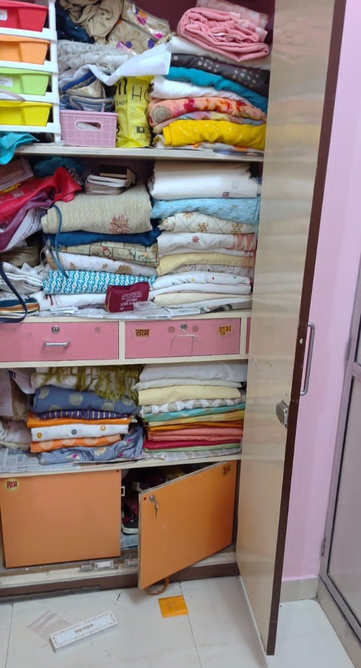 रतलाम: शादी के घर में 44 लाख से अधिक की चोरी-400 ग्राम से अधिक सोना,चांदी और 12 लाख रुपए से अधिक की नगद राशि पर बदमाशों ने किया हाथ साफ, सीसीटीवी फुटेज में दिखे संदिग्ध… वारदात के समय परिवार मैरिज गार्डन में था रतलाम: शादी के घर में 44 लाख से अधिक की चोरी-400 ग्राम से अधिक सोना,चांदी और 12 लाख रुपए से अधिक की नगद राशि पर बदमाशों ने किया हाथ साफ, सीसीटीवी फुटेज में दिखे संदिग्ध… वारदात के समय परिवार मैरिज गार्डन में था
