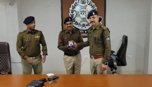 रतलाम: पुलिस में पदस्थ पुलिस कर्मचारियों को मिला अति उत्कृष्ट एवं उत्कृष्ट सेवा पदक, एसपी अमित कुमार ने प्रदान किए पदक रतलाम: पुलिस में पदस्थ पुलिस कर्मचारियों को मिला अति उत्कृष्ट एवं उत्कृष्ट सेवा पदक, एसपी अमित कुमार ने प्रदान किए पदक