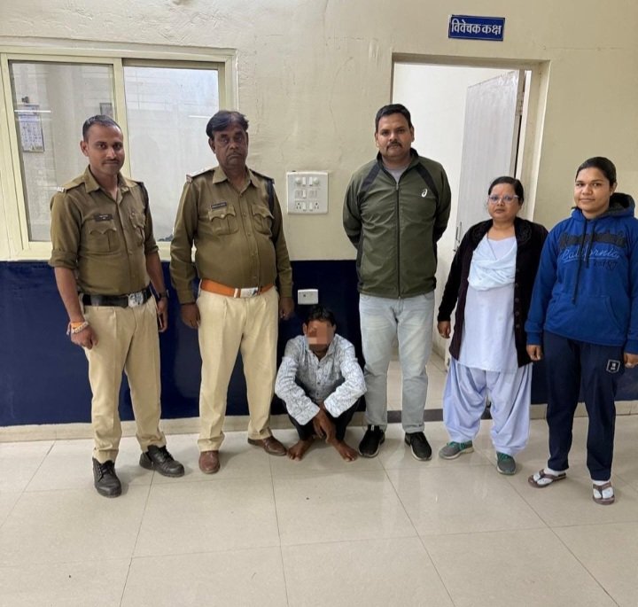 रतलाम: अंधे कत्ल का 24 घंटे में खुलासा-पत्नी से अवैध संबंध की आशंका में चार साथियों के साथ मिलकर दिया हत्या को अंजाम,01 आरोपी गिरफ्तार, 04 फरार आरोपियों की तलाश जारी रतलाम: अंधे कत्ल का 24 घंटे में खुलासा-पत्नी से अवैध संबंध की आशंका में चार साथियों के साथ मिलकर दिया हत्या को अंजाम,01 आरोपी गिरफ्तार, 04 फरार आरोपियों की तलाश जारी