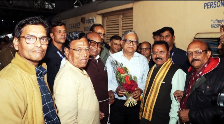 पश्चिम रेलवे के महाप्रबंधक रतलाम आए, जिलाध्यक्ष प्रदीप उपाध्याय के नेतृत्व में भाजपा नेताओं ने पत्र सौंपकर की यात्री सुविधाओं की मांग पश्चिम रेलवे के महाप्रबंधक रतलाम आए, जिलाध्यक्ष प्रदीप उपाध्याय के नेतृत्व में भाजपा नेताओं ने पत्र सौंपकर की यात्री सुविधाओं की मांग