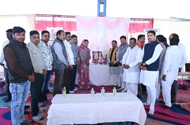 रतलाम: लहसुन प्याज़ मंडी प्रांगण में रक्तदान शिविर संपन्न,111 यूनिट रक्तदान हुआ रतलाम: लहसुन प्याज़ मंडी प्रांगण में रक्तदान शिविर संपन्न,111 यूनिट रक्तदान हुआ