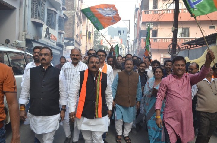 रतलाम: दिल्ली विधानसभा चुनाव मे प्रचंड जीत का जश्न मना, जिला अध्यक्ष प्रदीप उपाध्याय के नेतृत्व में हुई आतिशबाजी… मंत्री चेतन काश्यप के कार्यालय पर भी मिठाई खिलाकर आतिशबाजी हुई रतलाम: दिल्ली विधानसभा चुनाव मे प्रचंड जीत का जश्न मना, जिला अध्यक्ष प्रदीप उपाध्याय के नेतृत्व में हुई आतिशबाजी… मंत्री चेतन काश्यप के कार्यालय पर भी मिठाई खिलाकर आतिशबाजी हुई
