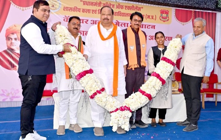 हर युवा को उसकी योग्यता और क्षमता के अनुसार रोजगार मिले-चेतन्य काश्यप,प्रधानमंत्री कॉलेज ऑफ एक्सीलेंस, शासकीय कला एवं विज्ञान महाविद्यालय में जिला स्तरीय कॅरियर मेले का आयोजन हर युवा को उसकी योग्यता और क्षमता के अनुसार रोजगार मिले-चेतन्य काश्यप,प्रधानमंत्री कॉलेज ऑफ एक्सीलेंस, शासकीय कला एवं विज्ञान महाविद्यालय में जिला स्तरीय कॅरियर मेले का आयोजन