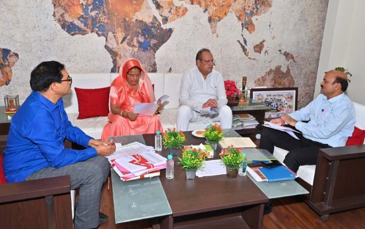 रतलाम: जिले की 1553 लोकेशंस पर गाइड लाइन दर में वृद्धि प्रस्तावित,शहर में 495 लोकेशन पर बढ़ेंगे प्रापर्टी के दाम…10 से 200 प्रतिशत तक की वृद्धि प्रस्तावित, विधायक डॉ. पांडेय की अध्यक्षता में हुई जिला मूल्यांकन समिति की बैठक रतलाम: जिले की 1553 लोकेशंस पर गाइड लाइन दर में वृद्धि प्रस्तावित,शहर में 495 लोकेशन पर बढ़ेंगे प्रापर्टी के दाम…10 से 200 प्रतिशत तक की वृद्धि प्रस्तावित, विधायक डॉ. पांडेय की अध्यक्षता में हुई जिला मूल्यांकन समिति की बैठक