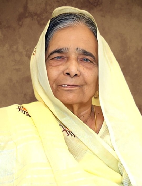 रतलाम: संपत कुंवर जी मसा की सांसारिक भाभी नेत्रदानी धापूबाई सिसोदिया को दी श्रद्धांजलि रतलाम: संपत कुंवर जी मसा की सांसारिक भाभी नेत्रदानी धापूबाई सिसोदिया को दी श्रद्धांजलि