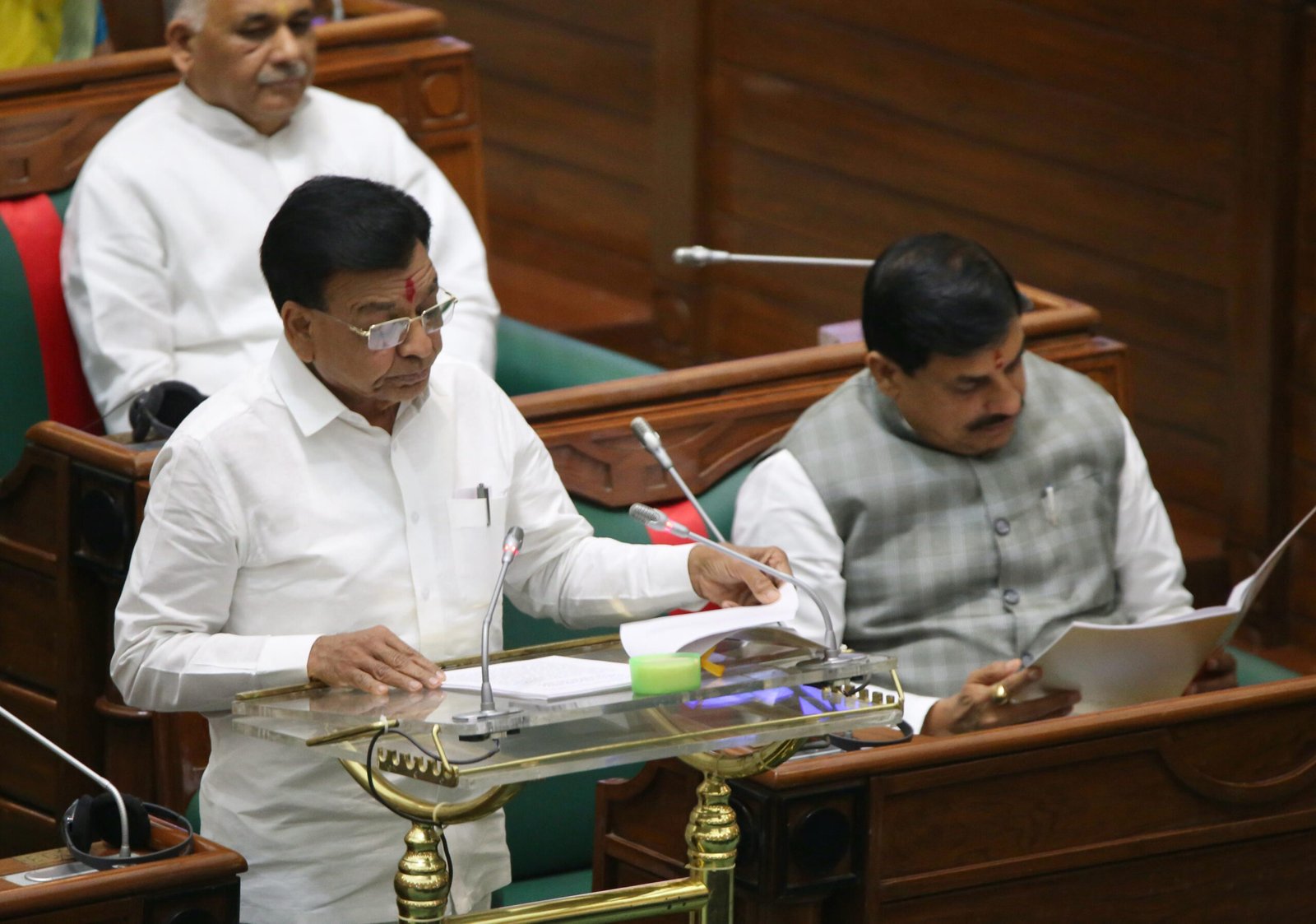 म.प्र. बजट 2025-26: कोई नया टैक्स नहीं लेगी सरकार, महिला, किसानों, युवाओं, बुजुर्गों से लेकर बच्चों तक के लिए खुला सौगातों का पिटारा म.प्र. बजट 2025-26: कोई नया टैक्स नहीं लेगी सरकार, महिला, किसानों, युवाओं, बुजुर्गों से लेकर बच्चों तक के लिए खुला सौगातों का पिटारा