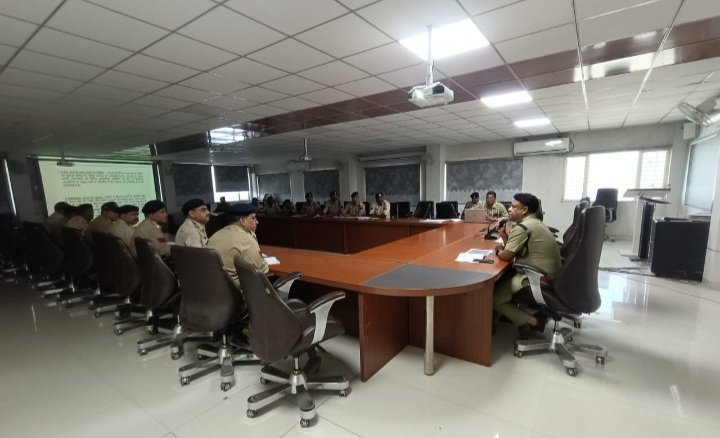 रतलाम: जिले के पुलिस थानों में लागू हुआ माइक्रो बीट सिस्टम- 20 थानों, 75 बीट और 360 माइक्रो बीट में विभाजित किया, जानिए किस तरह रहेगी व्यवस्था रतलाम: जिले के पुलिस थानों में लागू हुआ माइक्रो बीट सिस्टम- 20 थानों, 75 बीट और 360 माइक्रो बीट में विभाजित किया, जानिए किस तरह रहेगी व्यवस्था