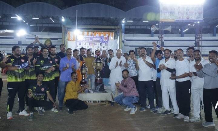 रतलाम चैंपियंस लीग(RCL) का फाइनल मैच आज शाम 7 बजे,खतम इलेवन और फाइनेंस सर्कल के बीच होगा महामुकाबला…. प्रेस क्लब और प्रशासन की टीम भी उतरी मैदान में रतलाम चैंपियंस लीग(RCL) का फाइनल मैच आज शाम 7 बजे,खतम इलेवन और फाइनेंस सर्कल के बीच होगा महामुकाबला…. प्रेस क्लब और प्रशासन की टीम भी उतरी मैदान में