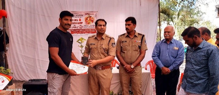 रतलाम: शहीद दिवस के उपलक्ष्य में पुलिस लाइन रतलाम में किया गया रक्तदान शिविर का आयोजन,45 पुलिस अधिकारियों एवं कर्मचारियों द्वारा स्वेच्छा से किया गया रक्तदान रतलाम: शहीद दिवस के उपलक्ष्य में पुलिस लाइन रतलाम में किया गया रक्तदान शिविर का आयोजन,45 पुलिस अधिकारियों एवं कर्मचारियों द्वारा स्वेच्छा से किया गया रक्तदान