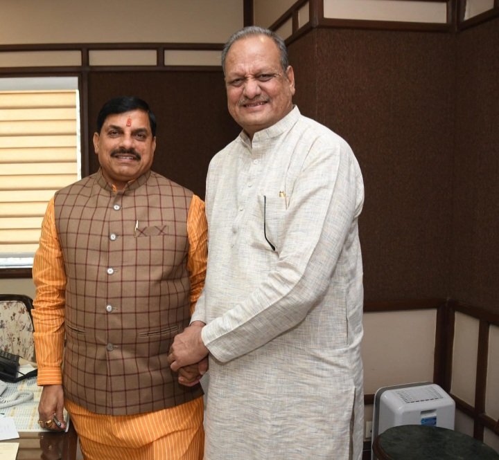 रतलाम: उज्जैन-जावरा ग्रीनफील्ड हाईवे सड़क मार्ग में आंशिक संशोधन को लेकर जावरा विधायक डॉ राजेंद्र पांडे की सीएम से चर्चा…सीएम ने कहा प्रदेश शासन किसानों व व्यापारियों के साथ अन्याय नही होने देगा रतलाम: उज्जैन-जावरा ग्रीनफील्ड हाईवे सड़क मार्ग में आंशिक संशोधन को लेकर जावरा विधायक डॉ राजेंद्र पांडे की सीएम से चर्चा…सीएम ने कहा प्रदेश शासन किसानों व व्यापारियों के साथ अन्याय नही होने देगा