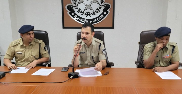 रतलाम: रात में चाकू से हमला कर युवक की हत्या के मामले का पुलिस ने किया खुलासा, हत्याकांड में 6 नाबालिग शामिल, 4 को पुलिस ने अभिरक्षा में लिया,2 की तलाश रतलाम: रात में चाकू से हमला कर युवक की हत्या के मामले का पुलिस ने किया खुलासा, हत्याकांड में 6 नाबालिग शामिल, 4 को पुलिस ने अभिरक्षा में लिया,2 की तलाश