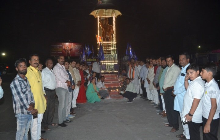 रतलाम: भारत रत्न डॉ.भीमराव अंबेडकर जयंती की पूर्व संध्या पर दीप प्रज्जवलन से जगमगाया अम्बेडकर सर्कल,भाजपा जिलाध्यक्ष प्रदीप उपाध्याय ने किया दीप प्रज्जवलन का शुभारंभ रतलाम: भारत रत्न डॉ.भीमराव अंबेडकर जयंती की पूर्व संध्या पर दीप प्रज्जवलन से जगमगाया अम्बेडकर सर्कल,भाजपा जिलाध्यक्ष प्रदीप उपाध्याय ने किया दीप प्रज्जवलन का शुभारंभ