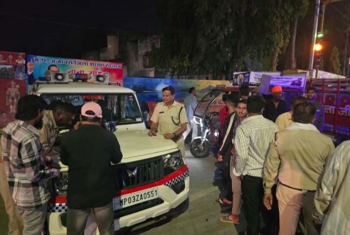 रतलाम: वसूली में रतलाम यातायात पुलिस का प्रदेश में सातवां स्थान-1 से 15 अप्रैल तक 2,197 चालान में कुल 8,90,900 रुपए का समन शुल्क वसूला गया रतलाम: वसूली में रतलाम यातायात पुलिस का प्रदेश में सातवां स्थान-1 से 15 अप्रैल तक 2,197 चालान में कुल 8,90,900 रुपए का समन शुल्क वसूला गया