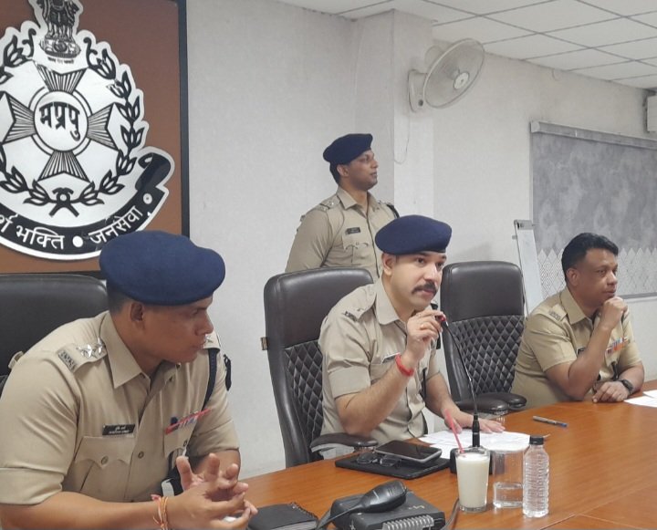 रतलाम: पुलिस को सफलता-वाहन चोरी करने वाले अंतर्जिला वाहन चोर गिरफ्तार, पुलिस ने जप्त किये चार वाहन, पूर्व में चोरी की गई मो.सा. की नम्बर प्लेटे बरामद रतलाम: पुलिस को सफलता-वाहन चोरी करने वाले अंतर्जिला वाहन चोर गिरफ्तार, पुलिस ने जप्त किये चार वाहन, पूर्व में चोरी की गई मो.सा. की नम्बर प्लेटे बरामद