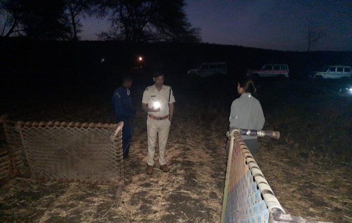 रतलाम-बाजना में प्रेमिका के परिजनों द्वारा प्रेमी के पिता की हत्या…प्रेमिका, माता-पिता सहित 15 लोगों के खिलाफ प्रकरण दर्ज रतलाम-बाजना में प्रेमिका के परिजनों द्वारा प्रेमी के पिता की हत्या…प्रेमिका, माता-पिता सहित 15 लोगों के खिलाफ प्रकरण दर्ज