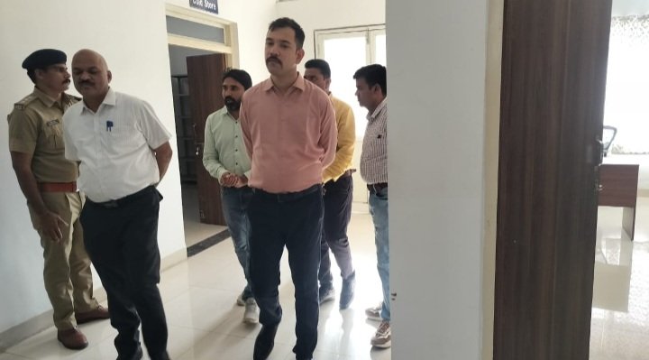 रतलाम: आपराधिक प्रकरणों में कई तरह की महत्वपूर्ण फारेंसिक जांचे कल से रतलाम में होगी…मुख्यमंत्री डा. मोहन यादव ऑनलाइन वीडियो कांफ्रेंसिंग के माध्यम से करेंगें रीजनल फॉरेंसिक लैब का शुभारंभ रतलाम: आपराधिक प्रकरणों में कई तरह की महत्वपूर्ण फारेंसिक जांचे कल से रतलाम में होगी…मुख्यमंत्री डा. मोहन यादव ऑनलाइन वीडियो कांफ्रेंसिंग के माध्यम से करेंगें रीजनल फॉरेंसिक लैब का शुभारंभ