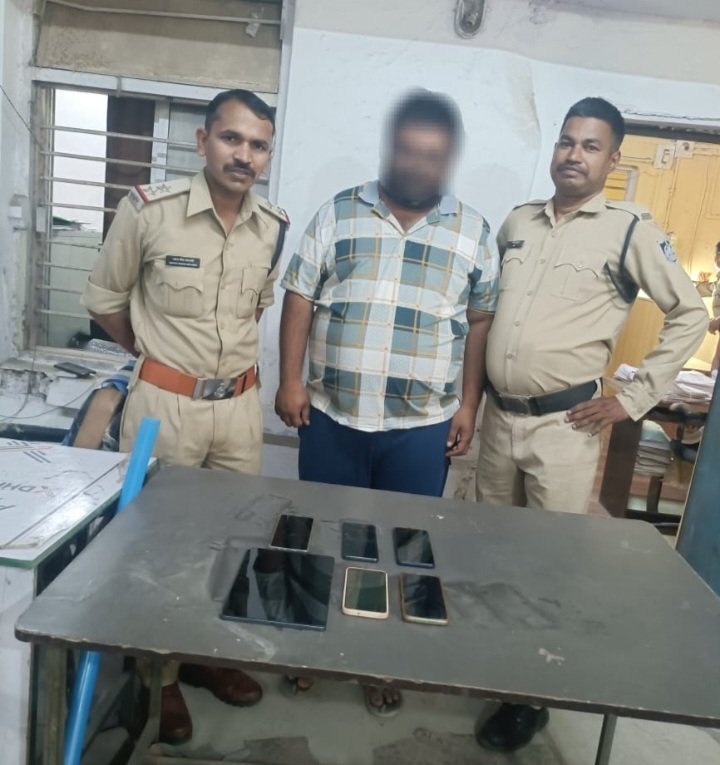 रतलाम: जयपुर का युवक रतलाम में बैठकर कर रहा था आईपीएल का सट्टा, पुलिस ने पकड़ा…33 लाख का सट्टा हिसाब बरामद रतलाम: जयपुर का युवक रतलाम में बैठकर कर रहा था आईपीएल का सट्टा, पुलिस ने पकड़ा…33 लाख का सट्टा हिसाब बरामद