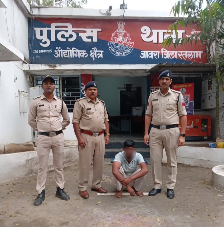 रतलाम: कार में हो रही थी अवैध शराब की तस्करी, पुलिस ने पकड़ा, एक आरोपी गिरफ्तार रतलाम: कार में हो रही थी अवैध शराब की तस्करी, पुलिस ने पकड़ा, एक आरोपी गिरफ्तार