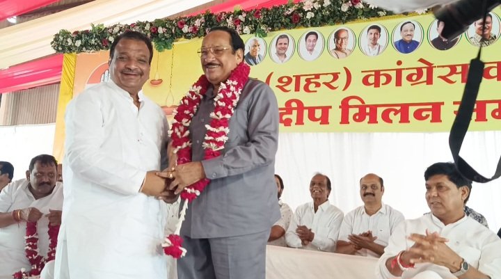 रतलाम: शहर कांग्रेस का दीप मिलन समारोह सम्पन्न, सम्मान समारोह का भी हुआ आयोजन रतलाम: शहर कांग्रेस का दीप मिलन समारोह सम्पन्न, सम्मान समारोह का भी हुआ आयोजन