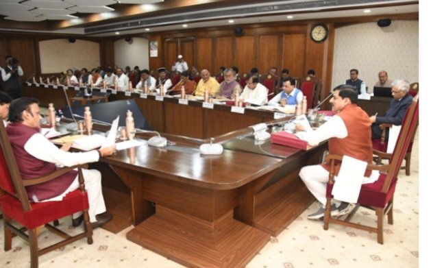 दिवंगत निरीक्षक स्व. शर्मा के परिजन को 1 करोड़ रुपये आर्थिक सहायता की स्वीकृति,छोटे भाई को उप निरीक्षक के पद पर अनुकंपा नियुक्ति का निर्णय,नगर पालिका और नगर परिषद के अध्यक्ष पद के निर्वाचन संबंधी विधेयक विधानसभा में प्रस्तुत करने की स्वीकृति,मुख्यमंत्री डॉ. यादव की अध्यक्षता में मंत्रि-परिषद के निर्णय दिवंगत निरीक्षक स्व. शर्मा के परिजन को 1 करोड़ रुपये आर्थिक सहायता की स्वीकृति,छोटे भाई को उप निरीक्षक के पद पर अनुकंपा नियुक्ति का निर्णय,नगर पालिका और नगर परिषद के अध्यक्ष पद के निर्वाचन संबंधी विधेयक विधानसभा में प्रस्तुत करने की स्वीकृति,मुख्यमंत्री डॉ. यादव की अध्यक्षता में मंत्रि-परिषद के निर्णय