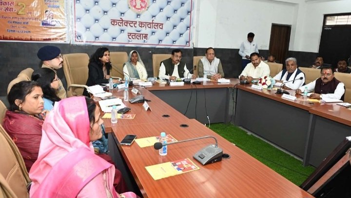 रतलाम: प्रभारी मंत्री की उपस्थिति में जिला विकास सलाहकार समिति की पहली बैठक हुई, 100 करोड़ की लागत से सर्वसुविधायुक्त स्टेडियम बनाने के लिए प्रस्ताव बनाने का निर्णय…. प्रेस कॉन्फ्रेंस कर बताई प्रदेश सरकार की 2 साल की उपलब्धियां रतलाम: प्रभारी मंत्री की उपस्थिति में जिला विकास सलाहकार समिति की पहली बैठक हुई, 100 करोड़ की लागत से सर्वसुविधायुक्त स्टेडियम बनाने के लिए प्रस्ताव बनाने का निर्णय…. प्रेस कॉन्फ्रेंस कर बताई प्रदेश सरकार की 2 साल की उपलब्धियां
