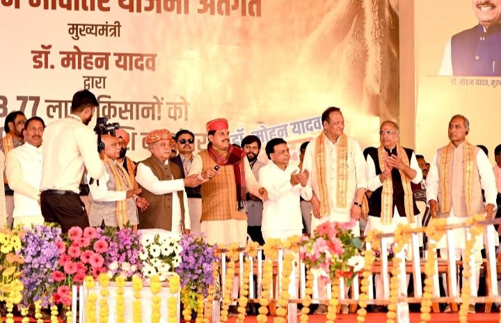 जावरा में बनेगा आऊटडोर-इनडोर स्टेडियम, वन स्टॉप सेंटर भी बनाया जाएगा,सीएम ने 145 करोड़ की लागत वाले 33 विकास कार्यों का किया लोकार्पण एवं भूमिपूजन… जावरा में हुआ सोयाबीन भावांतर राशि अंतरण का राज्य स्तरीय सम्मेलन जावरा में बनेगा आऊटडोर-इनडोर स्टेडियम, वन स्टॉप सेंटर भी बनाया जाएगा,सीएम ने 145 करोड़ की लागत वाले 33 विकास कार्यों का किया लोकार्पण एवं भूमिपूजन… जावरा में हुआ सोयाबीन भावांतर राशि अंतरण का राज्य स्तरीय सम्मेलन