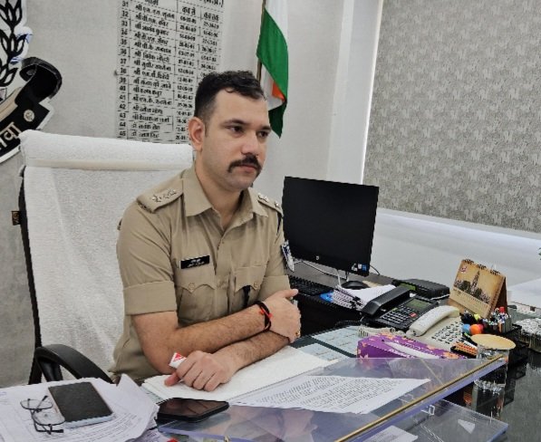 रतलाम: चेन स्नेचिंग के प्रयास की वारदात का 24 घंटे में खुलासा,दो आरोपी गिरफ्तार, घटना में प्रयुक्त मोटरसाइकिल जब्त रतलाम: चेन स्नेचिंग के प्रयास की वारदात का 24 घंटे में खुलासा,दो आरोपी गिरफ्तार, घटना में प्रयुक्त मोटरसाइकिल जब्त