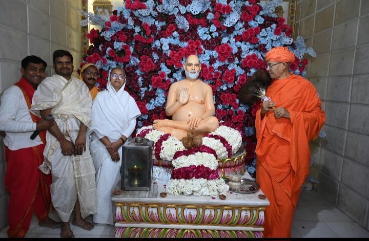 रतलाम: गुरु भक्तों ने मनाया आचार्य श्रीयोगीन्द्र सागर जी का अवतरण दिवस,शीतल तीर्थ का शाश्वत आयोजन बना अमृत महोत्सव रतलाम: गुरु भक्तों ने मनाया आचार्य श्रीयोगीन्द्र सागर जी का अवतरण दिवस,शीतल तीर्थ का शाश्वत आयोजन बना अमृत महोत्सव